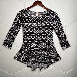 Mossimo Black and White Pattern Flare Shirt - Women's Small